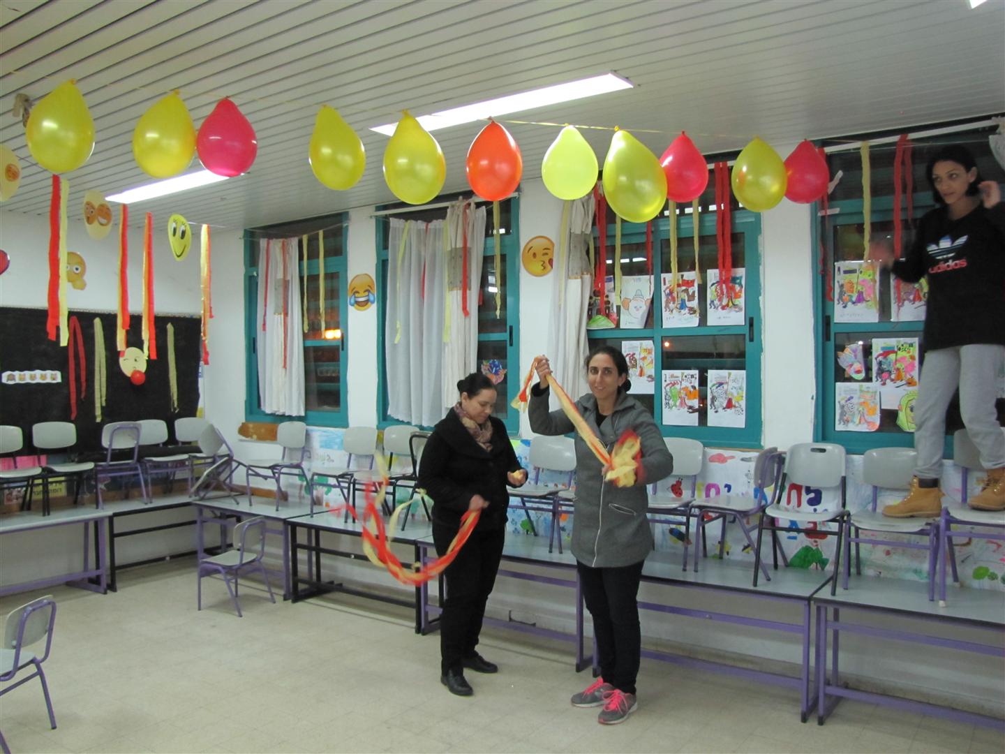 ההפתעה הגדולה בפורים בבית ספר שיזף אור יהודה by אילן  - Ourboox.com