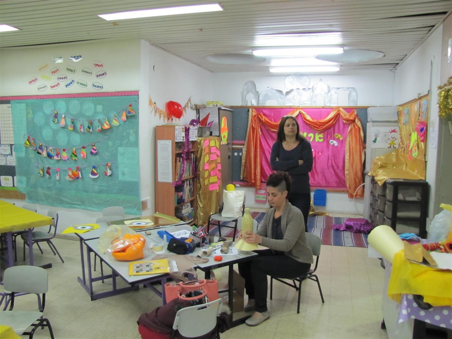 ההפתעה הגדולה בפורים בבית ספר שיזף אור יהודה by אילן  - Ourboox.com