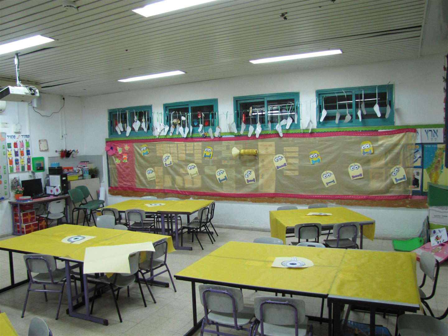 ההפתעה הגדולה בפורים בבית ספר שיזף אור יהודה by אילן  - Ourboox.com