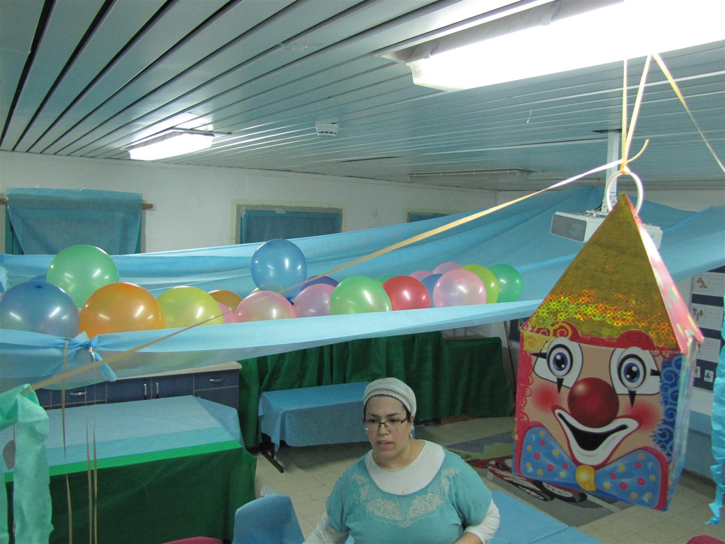 ההפתעה הגדולה בפורים בבית ספר שיזף אור יהודה by אילן  - Ourboox.com