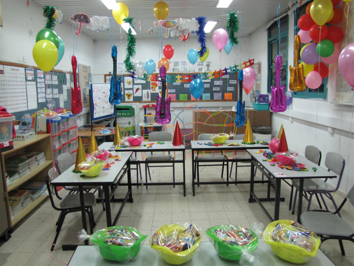 ההפתעה הגדולה בפורים בבית ספר שיזף אור יהודה by אילן  - Ourboox.com