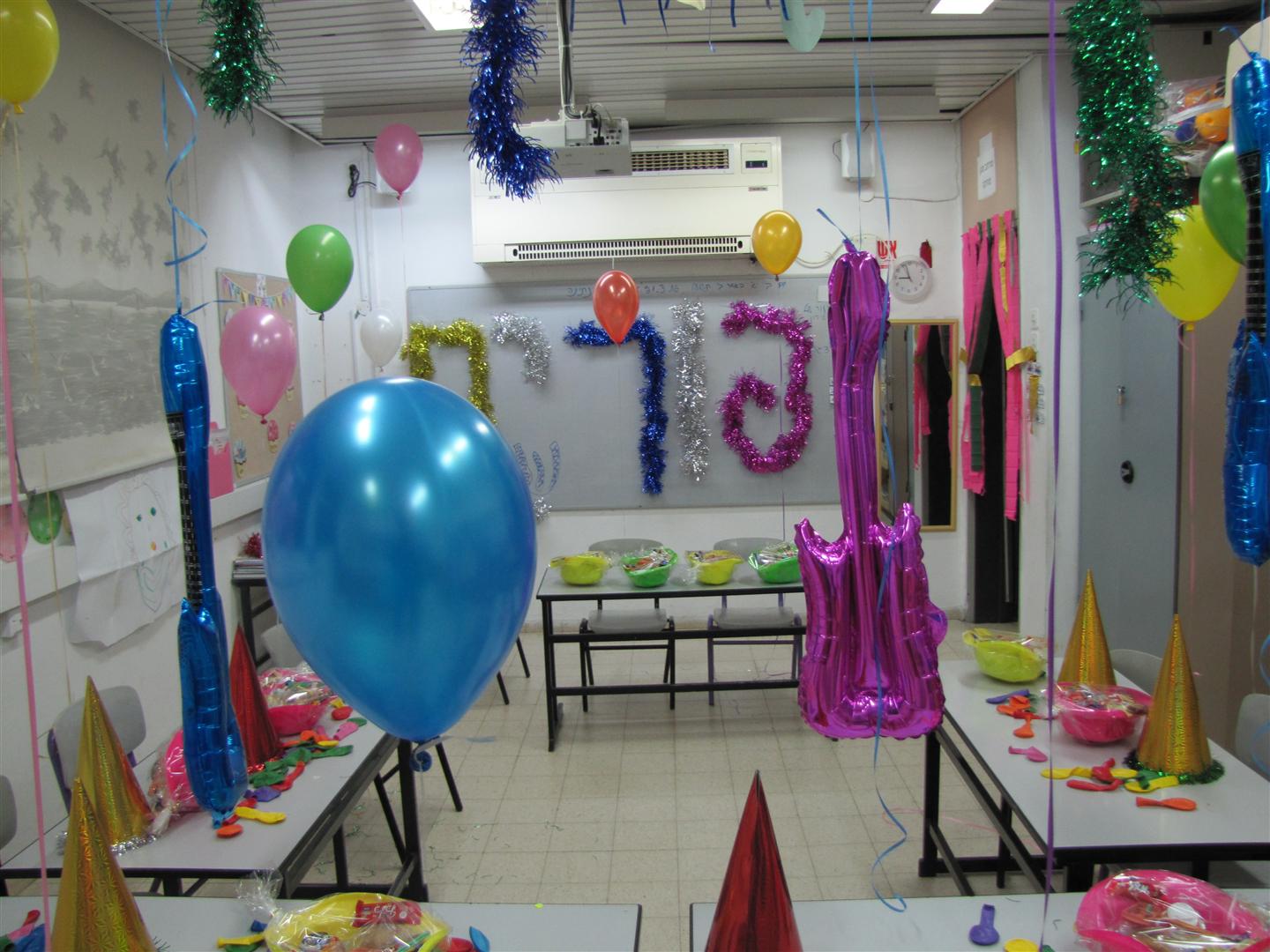 ההפתעה הגדולה בפורים בבית ספר שיזף אור יהודה by אילן  - Ourboox.com