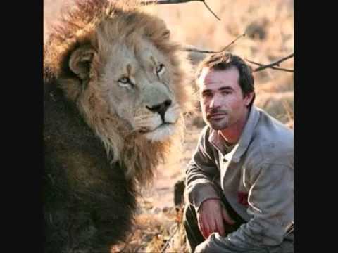 The Helper by Mirian de Bianchetti - Illustrated by Román - Ourboox.com