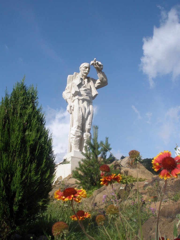 “Дядо Йоцо гледа” – проблемът за свободата в разказа by Елена Вързилова - Ourboox.com