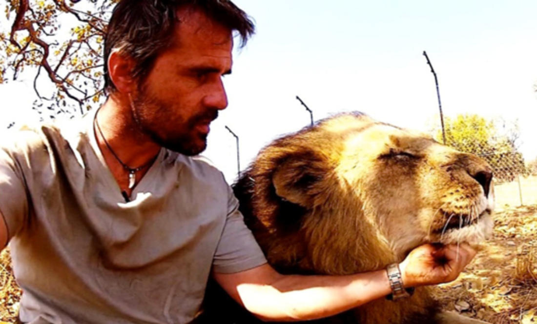 The Helper by Mirian de Bianchetti - Illustrated by Román - Ourboox.com