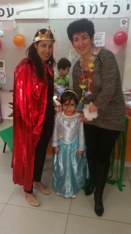 “מסיבת הוואי” הגדולה בפורים בכיתה א’2 by אילן  - Illustrated by ציירו תלמידי כיתה א