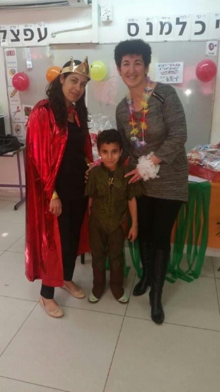 “מסיבת הוואי” הגדולה בפורים בכיתה א’2 by אילן  - Illustrated by ציירו תלמידי כיתה א