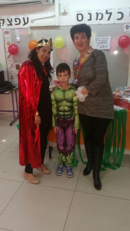 “מסיבת הוואי” הגדולה בפורים בכיתה א’2 by אילן  - Illustrated by ציירו תלמידי כיתה א