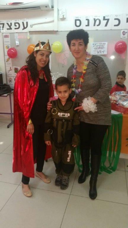 “מסיבת הוואי” הגדולה בפורים בכיתה א’2 by אילן  - Illustrated by ציירו תלמידי כיתה א