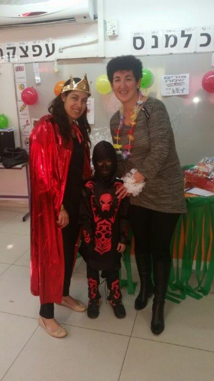 “מסיבת הוואי” הגדולה בפורים בכיתה א’2 by אילן  - Illustrated by ציירו תלמידי כיתה א