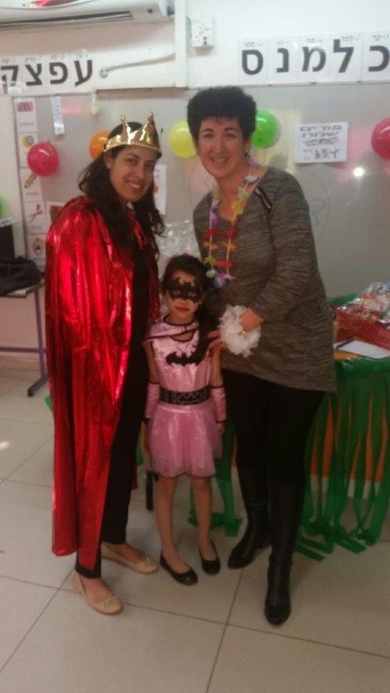 “מסיבת הוואי” הגדולה בפורים בכיתה א’2 by אילן  - Illustrated by ציירו תלמידי כיתה א