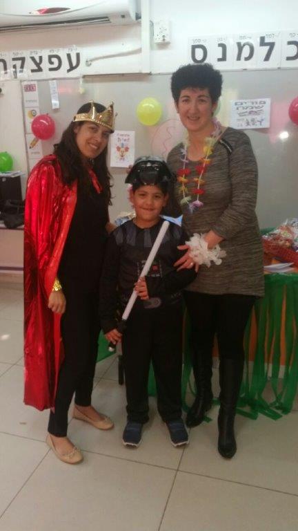 “מסיבת הוואי” הגדולה בפורים בכיתה א’2 by אילן  - Illustrated by ציירו תלמידי כיתה א