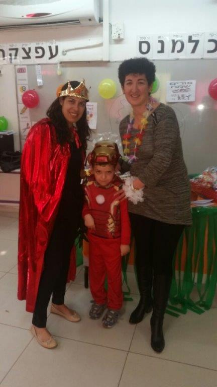 “מסיבת הוואי” הגדולה בפורים בכיתה א’2 by אילן  - Illustrated by ציירו תלמידי כיתה א