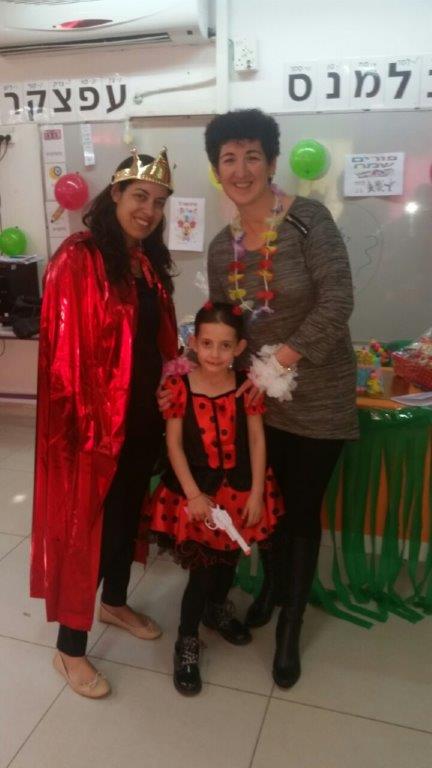 “מסיבת הוואי” הגדולה בפורים בכיתה א’2 by אילן  - Illustrated by ציירו תלמידי כיתה א