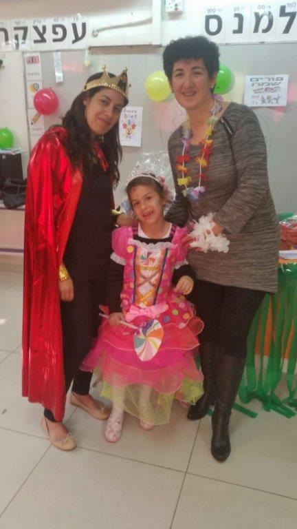 “מסיבת הוואי” הגדולה בפורים בכיתה א’2 by אילן  - Illustrated by ציירו תלמידי כיתה א