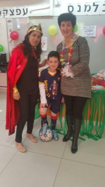 “מסיבת הוואי” הגדולה בפורים בכיתה א’2 by אילן  - Illustrated by ציירו תלמידי כיתה א