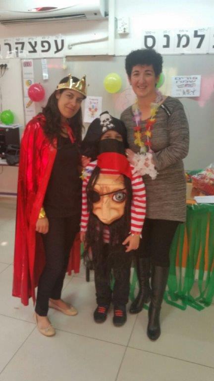 “מסיבת הוואי” הגדולה בפורים בכיתה א’2 by אילן  - Illustrated by ציירו תלמידי כיתה א