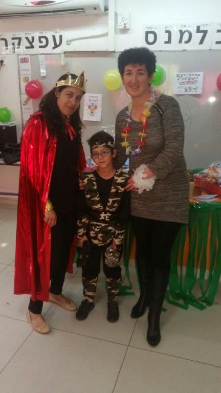 “מסיבת הוואי” הגדולה בפורים בכיתה א’2 by אילן  - Illustrated by ציירו תלמידי כיתה א