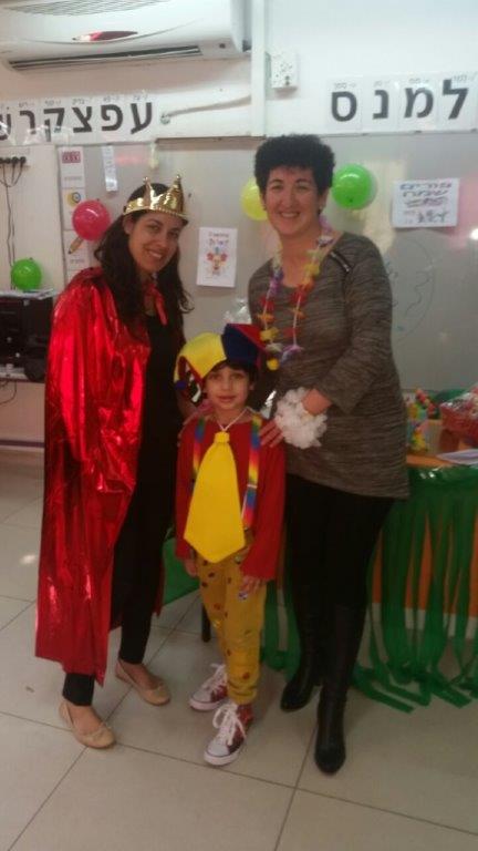 “מסיבת הוואי” הגדולה בפורים בכיתה א’2 by אילן  - Illustrated by ציירו תלמידי כיתה א