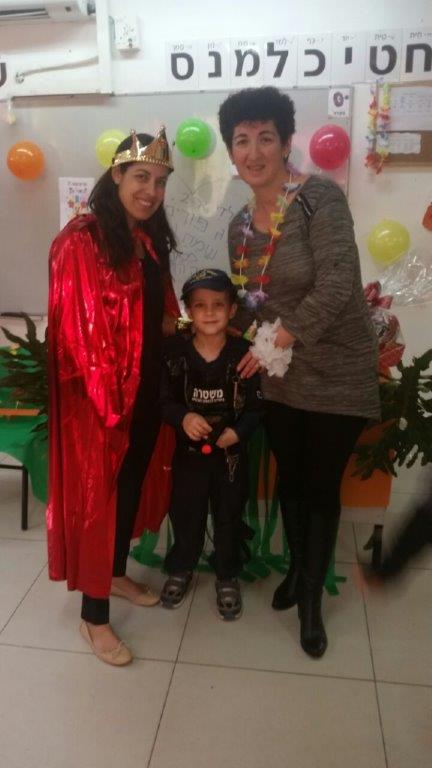 “מסיבת הוואי” הגדולה בפורים בכיתה א’2 by אילן  - Illustrated by ציירו תלמידי כיתה א