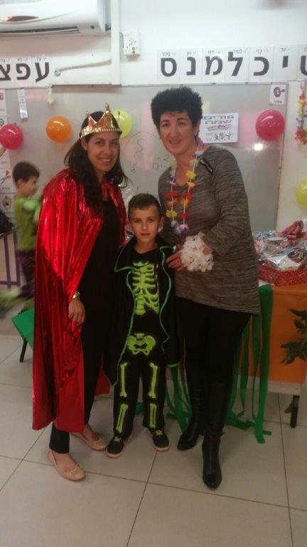 “מסיבת הוואי” הגדולה בפורים בכיתה א’2 by אילן  - Illustrated by ציירו תלמידי כיתה א