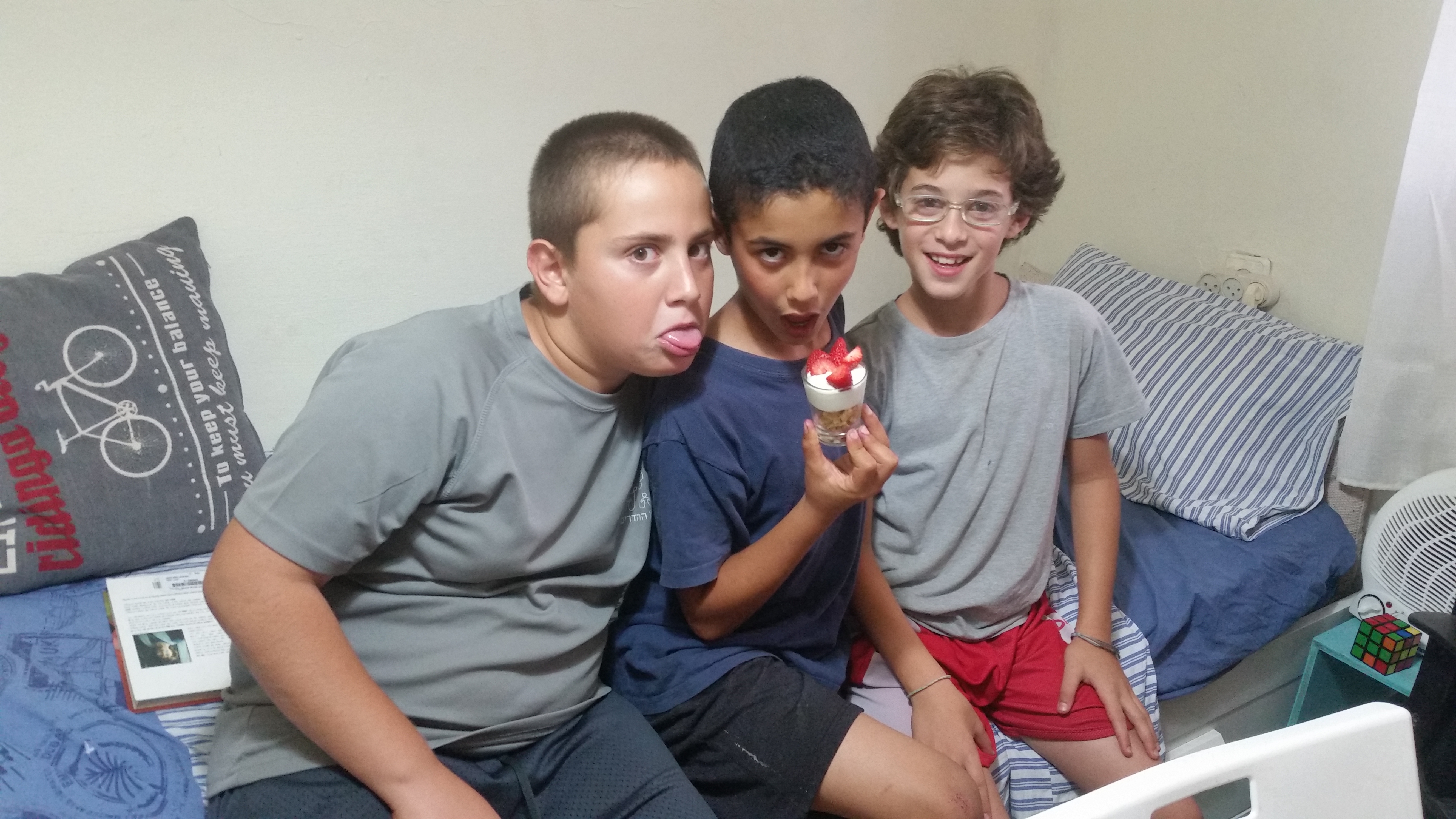 שלושה סיפורים של- יונה טפר by our - Illustrated by נהרי רוזנפלד, יובל גינור וגיל אלפסי - Ourboox.com