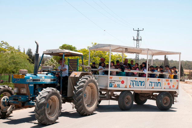 עזרה לזולת by yam shamai - Illustrated by ים שמאי - Ourboox.com