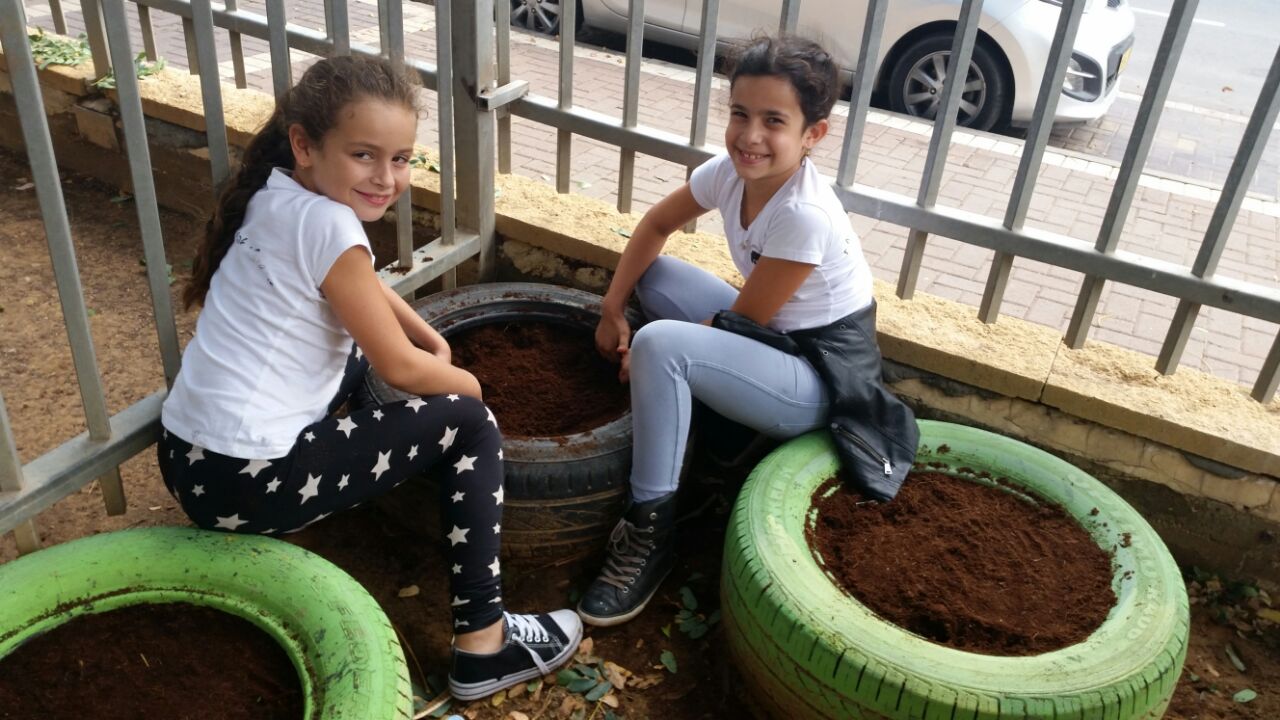 גינה וחממה אקולגית בבית ספר שיזף אור יהודה by אילן  - Ourboox.com