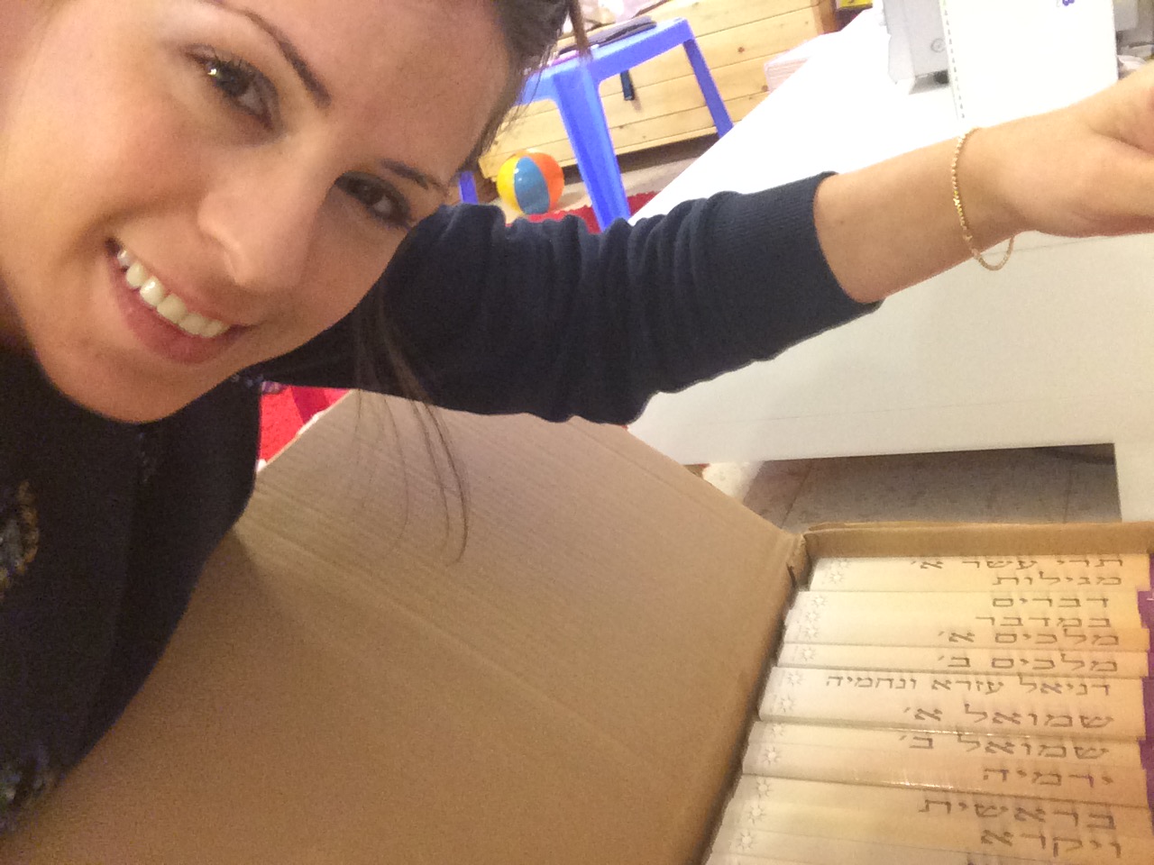 ימים בכל הצבעים by dana asraf - Illustrated by דנה אסרף - Ourboox.com