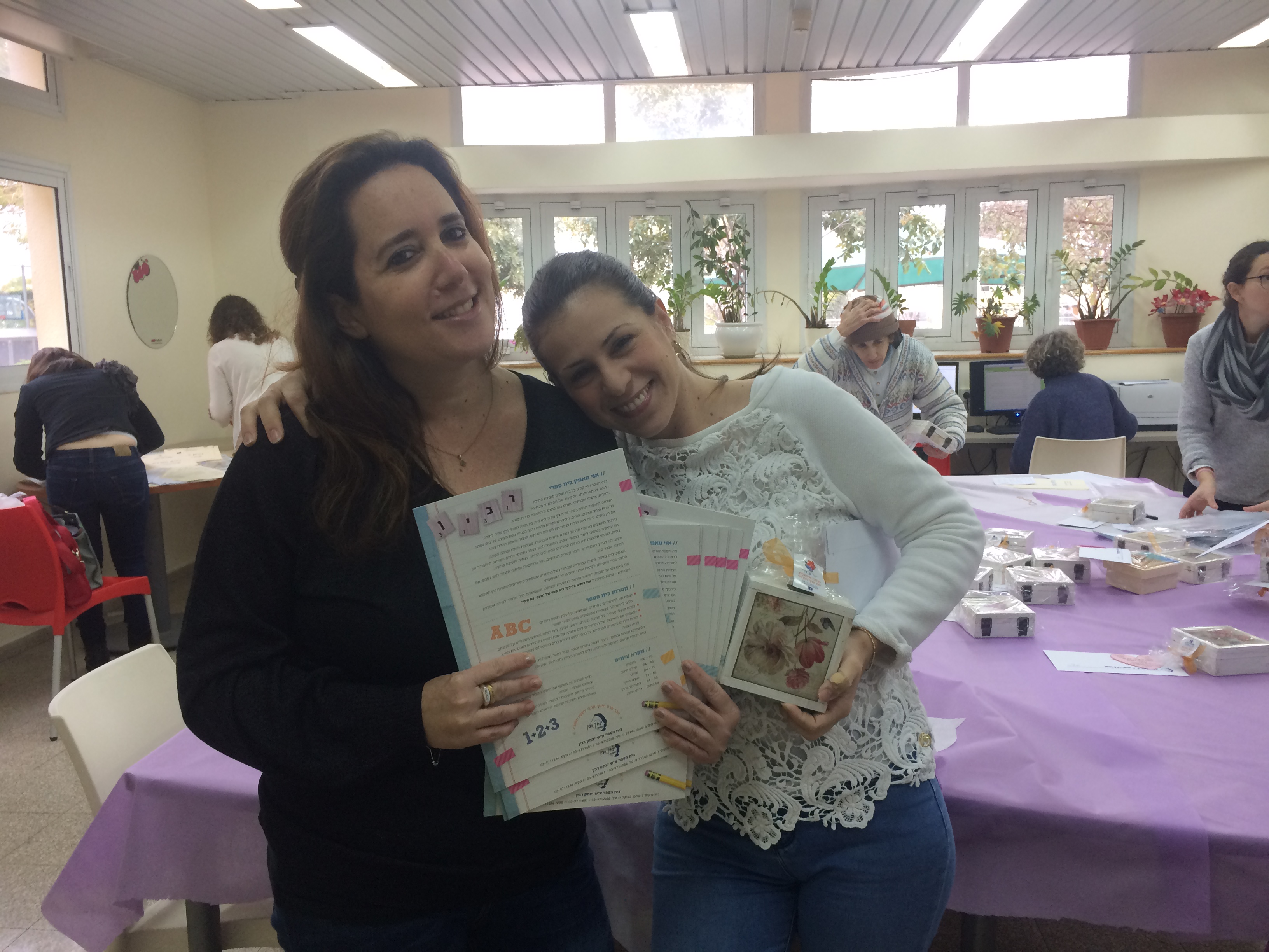 ימים בכל הצבעים by dana asraf - Illustrated by דנה אסרף - Ourboox.com