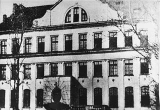 בית היתומים by שכבת ג' - בית חינוך אזורי צופית - Illustrated by עלמה, מיקה ה ותמר - Ourboox.com