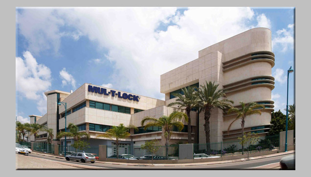 Hire me by Yehonatan smoulevich - Ourboox.com