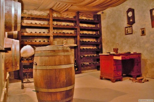 המרתף הסודי by שכבת ג' - בית חינוך אזורי צופית - Illustrated by נועה ושירה - Ourboox.com