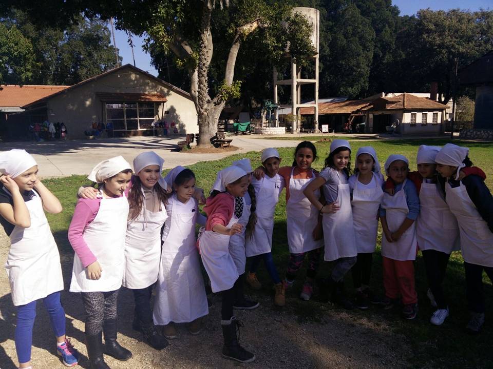 מסיבת סיום שנה ג’3 בית ספר שיזף אור יהודה by אילן - Illustrated by באהבה מהמחנכת רעות נדב - Ourboox.com