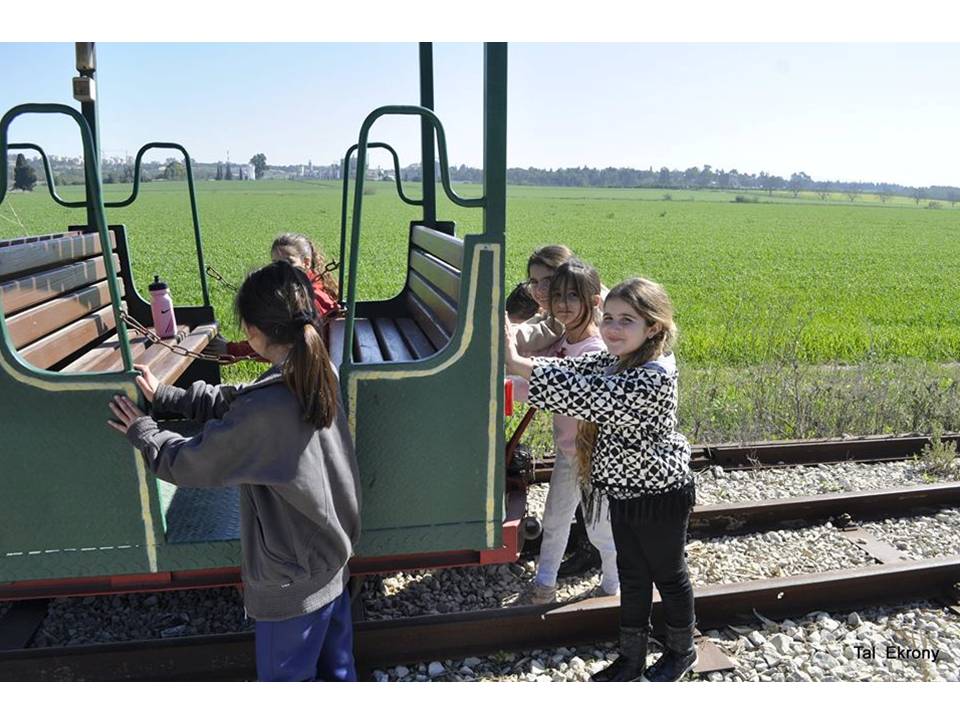 מסיבת סיום שנה ג’3 בית ספר שיזף אור יהודה by אילן - Illustrated by באהבה מהמחנכת רעות נדב - Ourboox.com