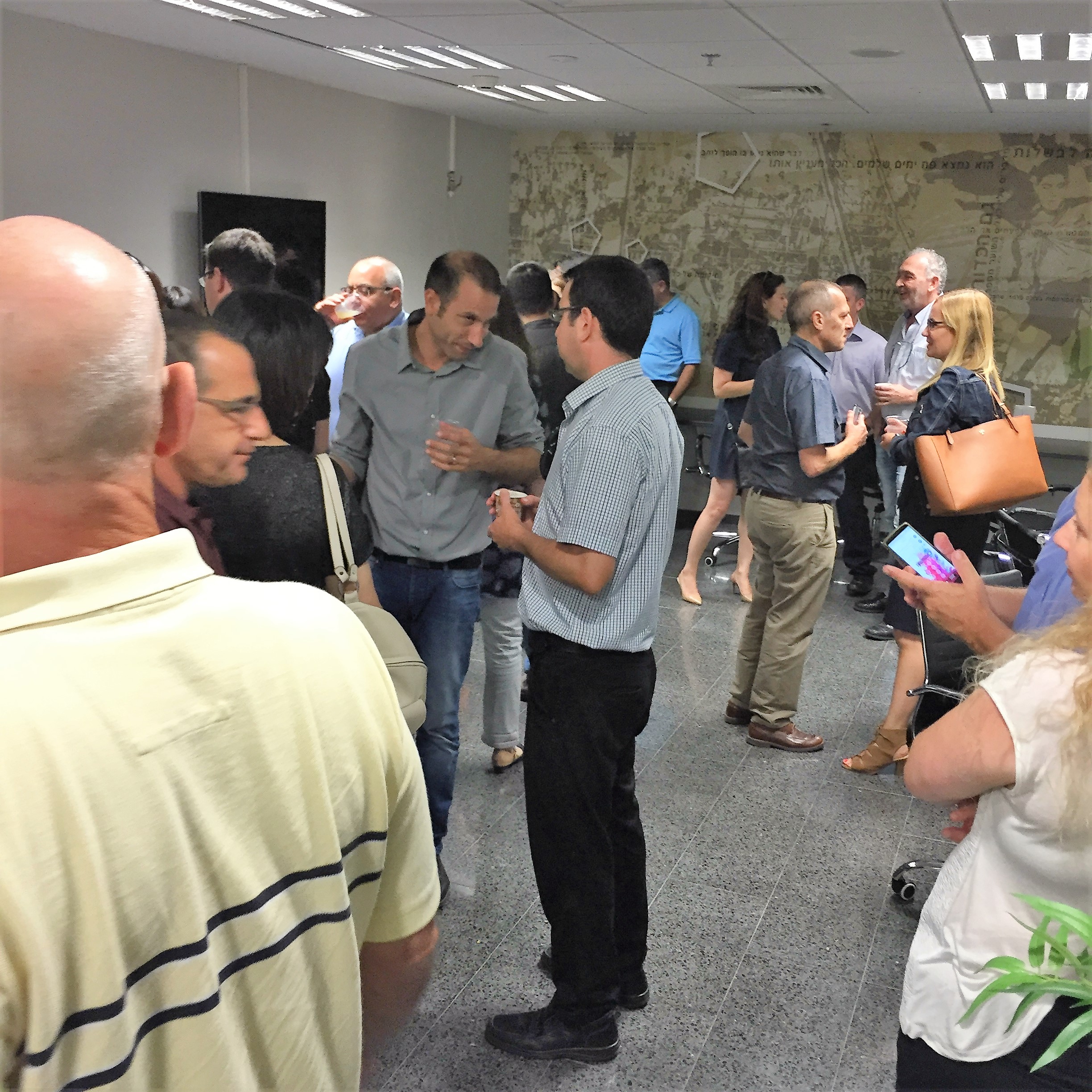 פורום יהלום, חברת גדות – חשיבה בין הקופסאות by Mel Rosenberg - מל רוזנברג - Ourboox.com