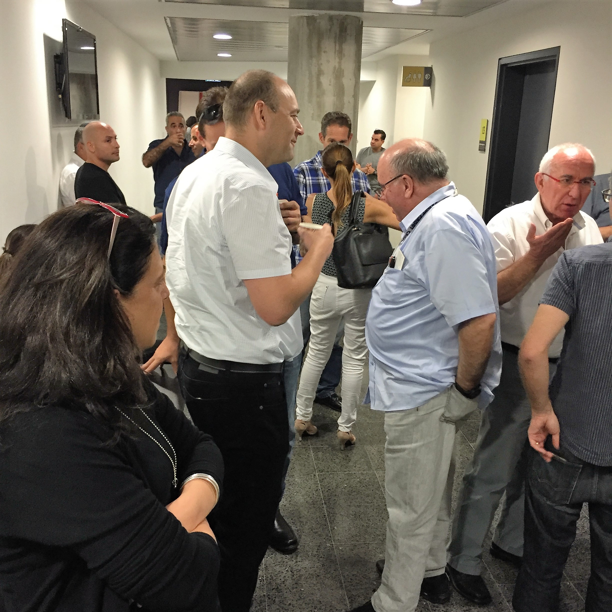 פורום יהלום, חברת גדות – חשיבה בין הקופסאות by Mel Rosenberg - מל רוזנברג - Ourboox.com