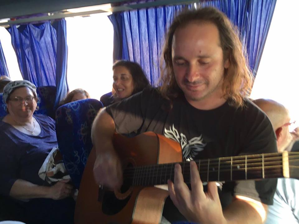 Heading Down to Mitzpeh Ramon – With Lyrics by Eli Marcus and Photos by Jeff Pulver by Mel Rosenberg - מל רוזנברג - Illustrated by Photos by Jeff Pulver - Ourboox.com