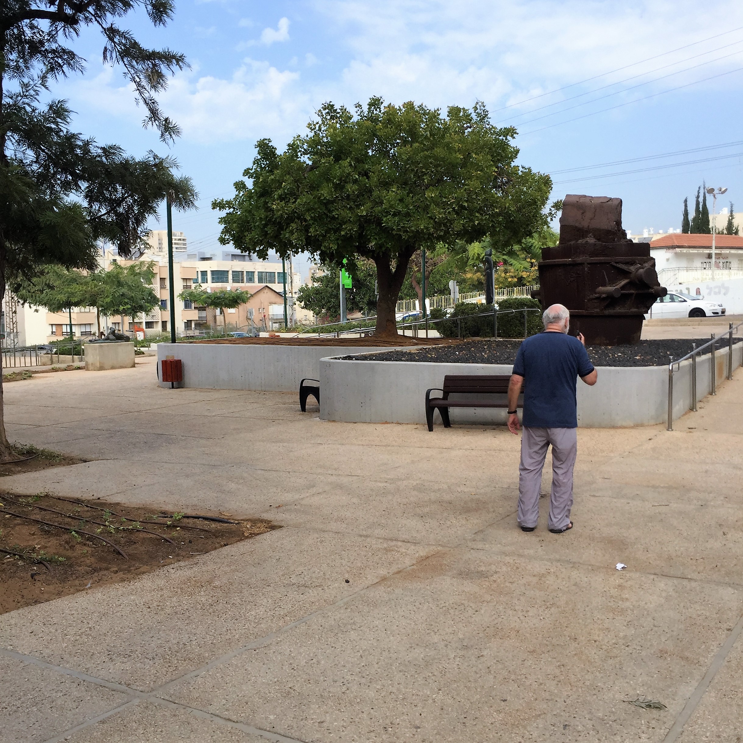 A Morning with Danny Kerman – at Shenkar College and the Herzliya Museum by Mel Rosenberg - מל רוזנברג - Illustrated by Danny Kerman  - Ourboox.com