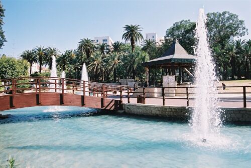 המבקרים בגן העיר by atarim - Illustrated by  כתבו: ליאן רוזוליו ורומי לוי - Ourboox.com