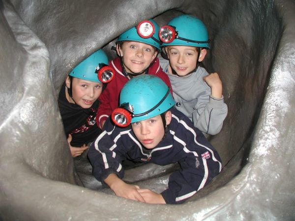 הרפתקאות רועי באי by Ben Kunik - Illustrated by בן קוניק ואמיר - Ourboox.com