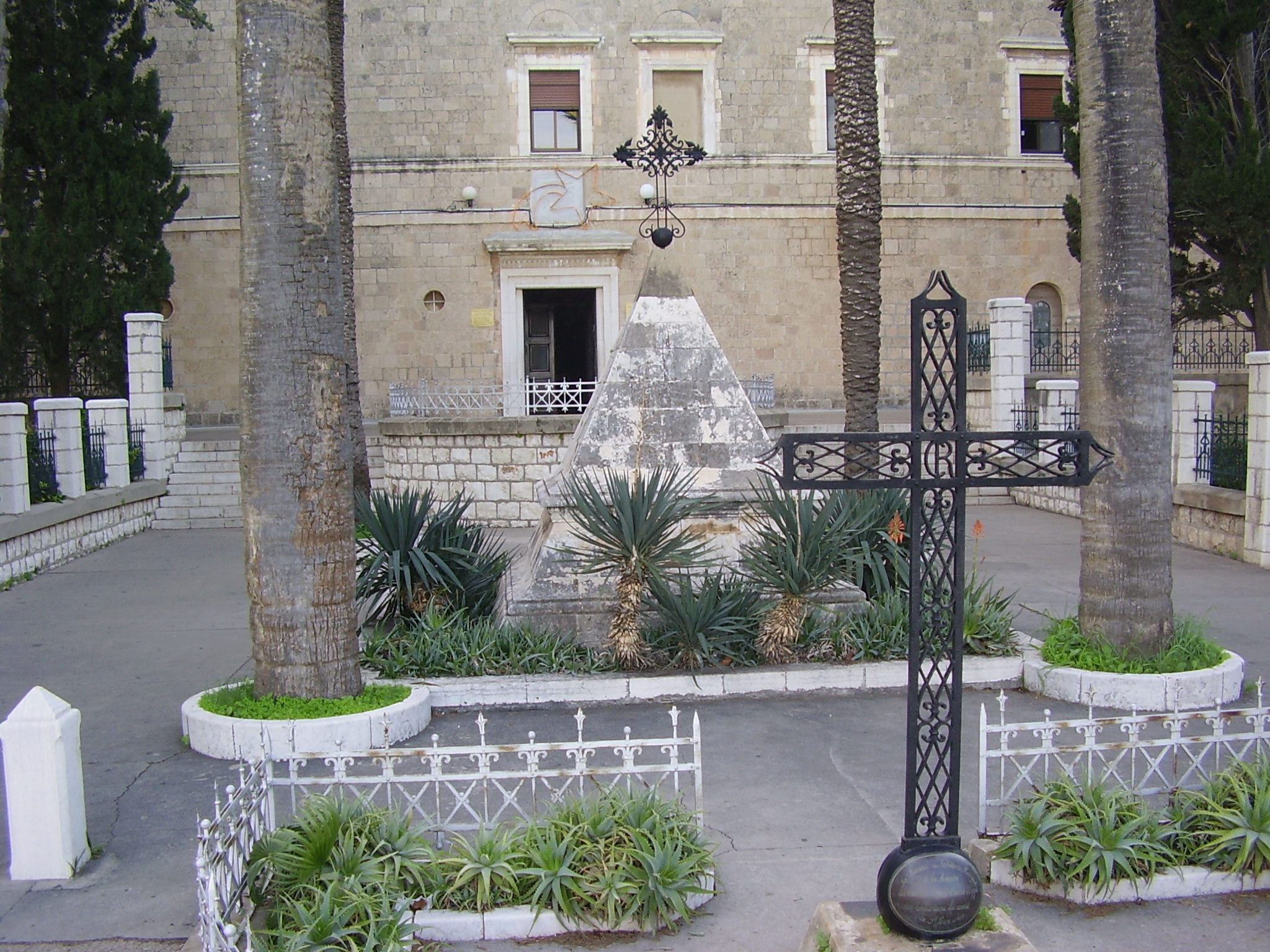 המנזר by roni berman - Ourboox.com