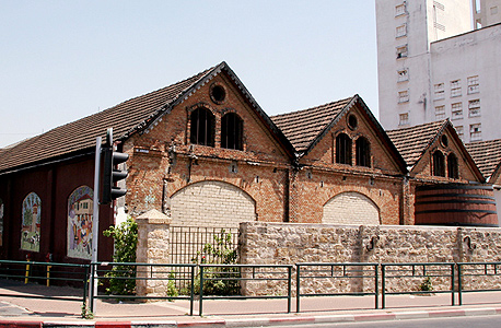 היקב הראשון בראשון לציון by atarim - Illustrated by הכינו אופיר ואיתי בזרנו - Ourboox.com