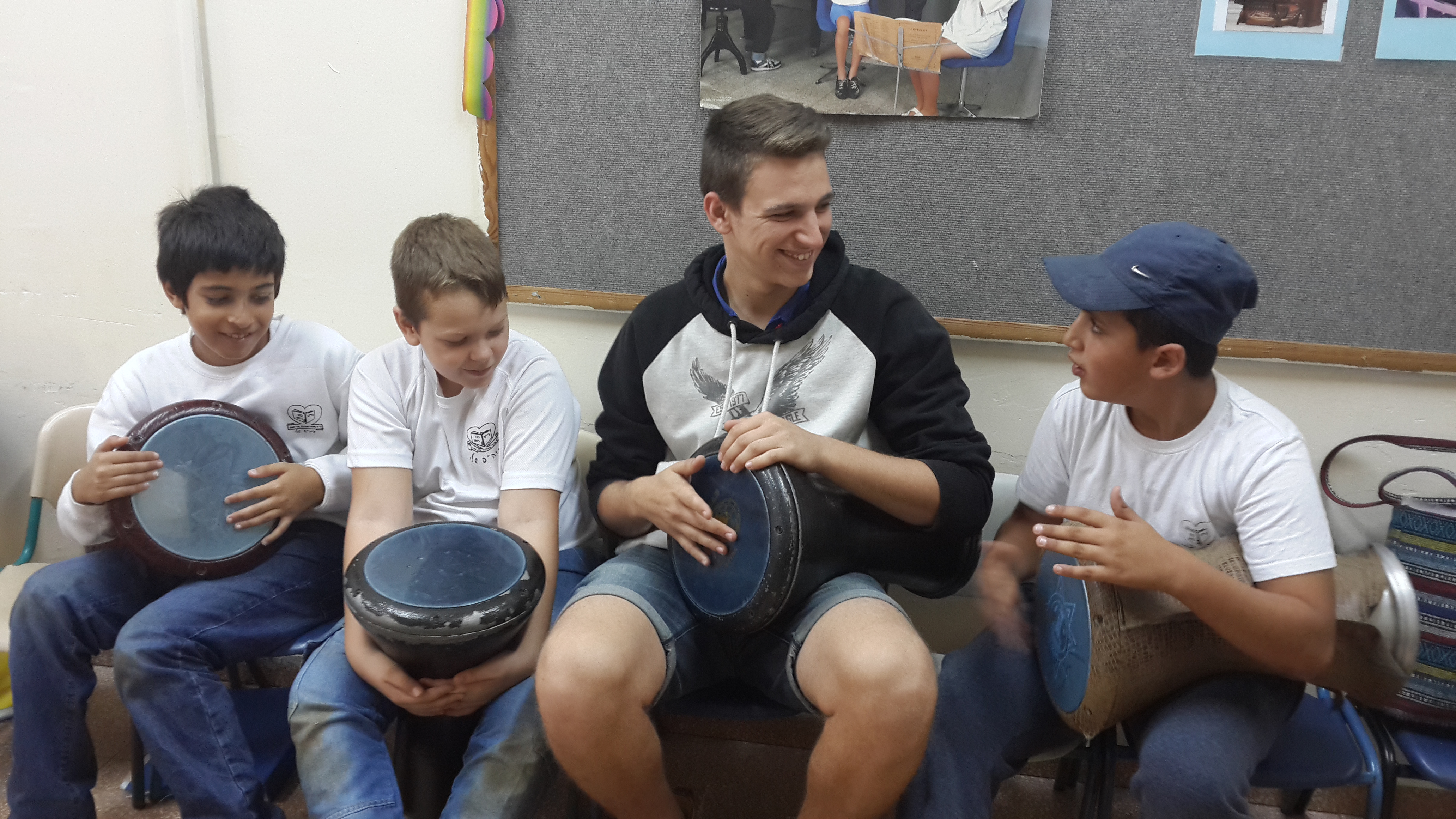 לימוד יצירתי כמקדם ומפתח את תחושת היכולת והביטחון העצמי אצל תלמידי החינוך המיוחד by tal - Illustrated by מגישות: אילה פלסקוב, אורה קנולר יעל שר וטל בן אברהם - Ourboox.com