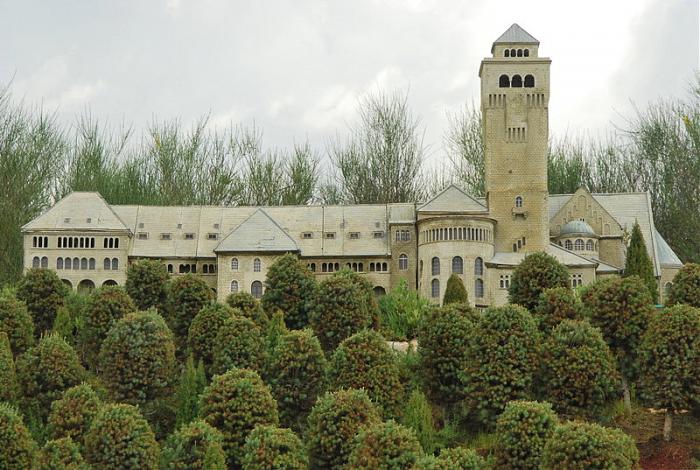 חיי הנזירים|טום קרק ונמרוד גוט by TomKark - Illustrated by טום קרק ונמרוד גוט - Ourboox.com