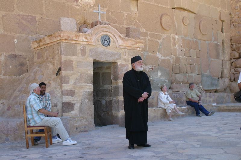 החיים במנזר by Esti - Ourboox.com