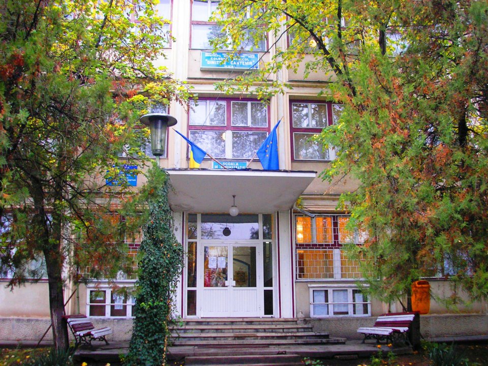 7 WONDERS OF YOUR COUNTRY The Agricultural College ”Dimitrie Cantemir” HUSI – ROMANIA Teachers coordinators Andrescu Mihaela and Garbatiuc Laura by Andrescu Mihaela - Ourboox.com