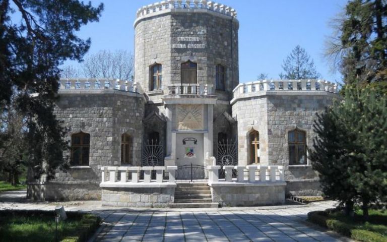 7 WONDERS OF YOUR COUNTRY The Agricultural College ”Dimitrie Cantemir” HUSI – ROMANIA Teachers coordinators Andrescu Mihaela and Garbatiuc Laura by Andrescu Mihaela - Ourboox.com