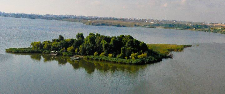 7 WONDERS OF YOUR COUNTRY The Agricultural College ”Dimitrie Cantemir” HUSI – ROMANIA Teachers coordinators Andrescu Mihaela and Garbatiuc Laura by Andrescu Mihaela - Ourboox.com