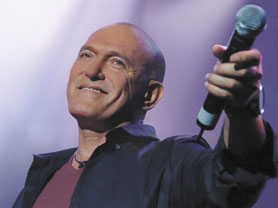 שלומי שבת מרוגש בהופעה